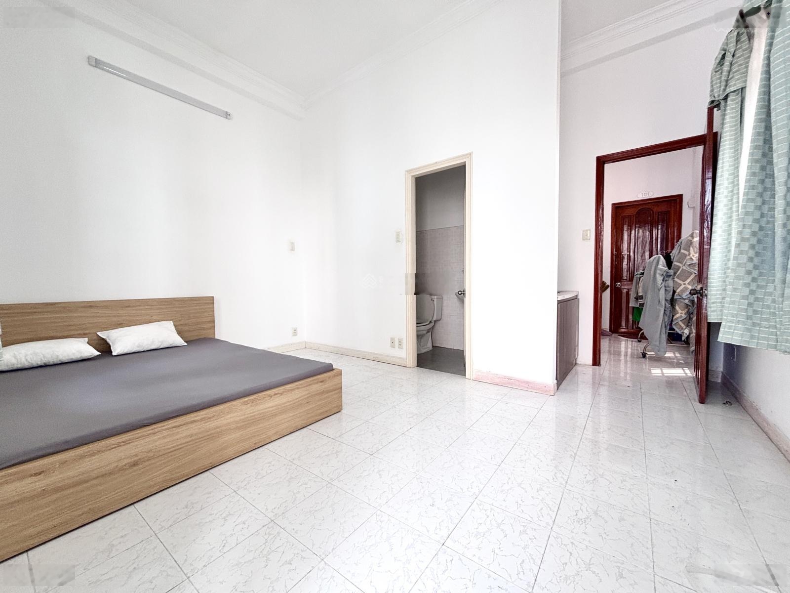 Studio-Full NT 30m2-khu Bờ Kè Hoàng Sa,Trường Sa-Phú Nhuận-ban công cửa sổ trung tâm-Cầu Kiệu-Q3-Q1