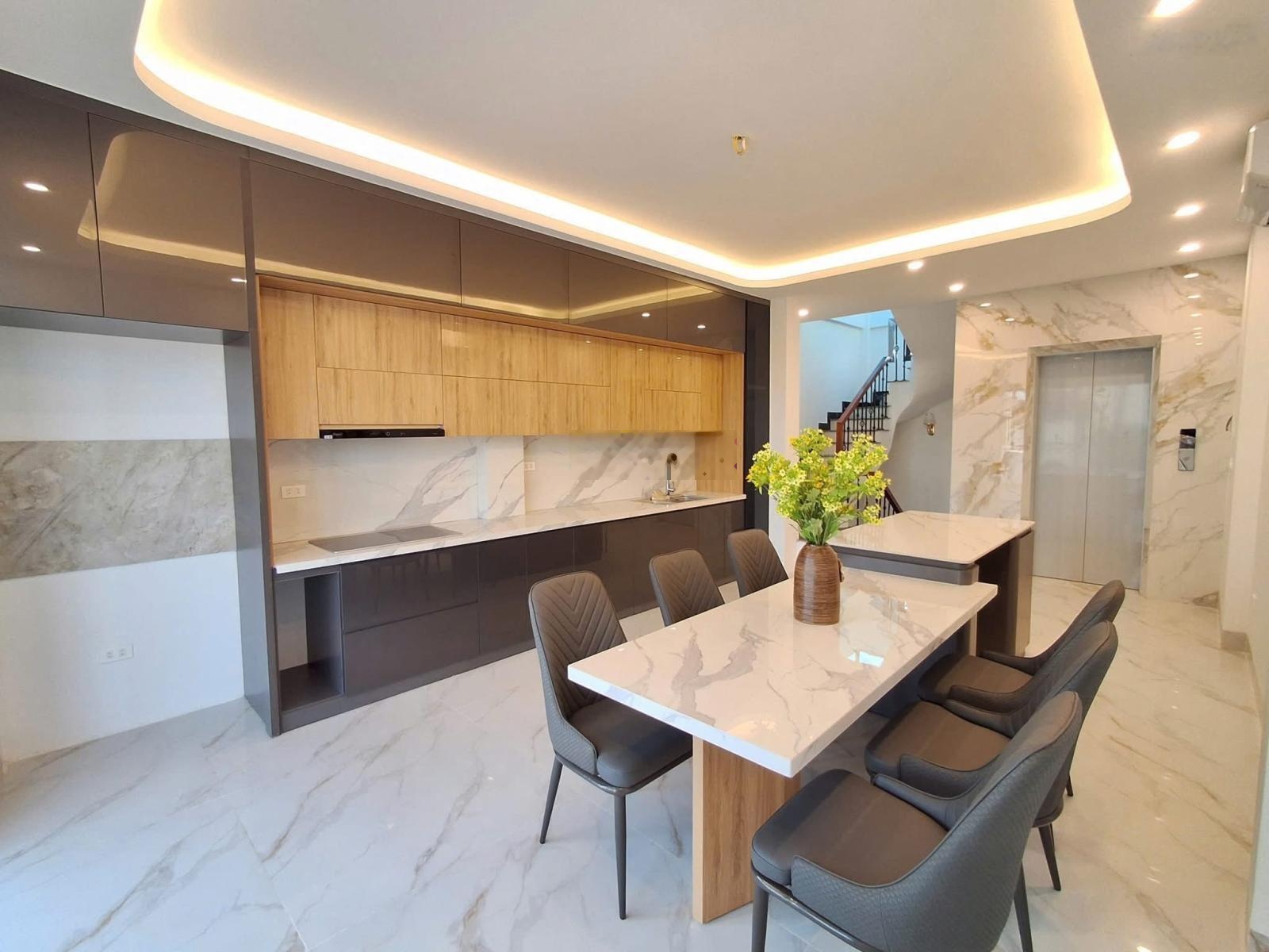 Bán nhà 45m2x6T Thang Máy, phố Đội Cấn. Oto tránh, Kinh doanh, Cách 5 nhà ra phố. Q.Ba Đình. 23,5tỷ