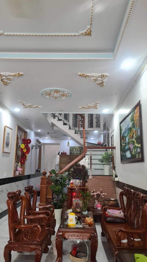 Nhà Lê Thị Hoa, kinh doanh đỉnh, chủ gấp bán, giá hời