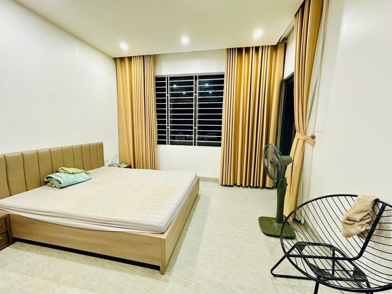 Không 1 điểm trừ, Nhà Đội Cấn, cực gần ô tô, ngõ thông thoáng, dân xây chắc chắn, đủ NT, ở ngay,48m