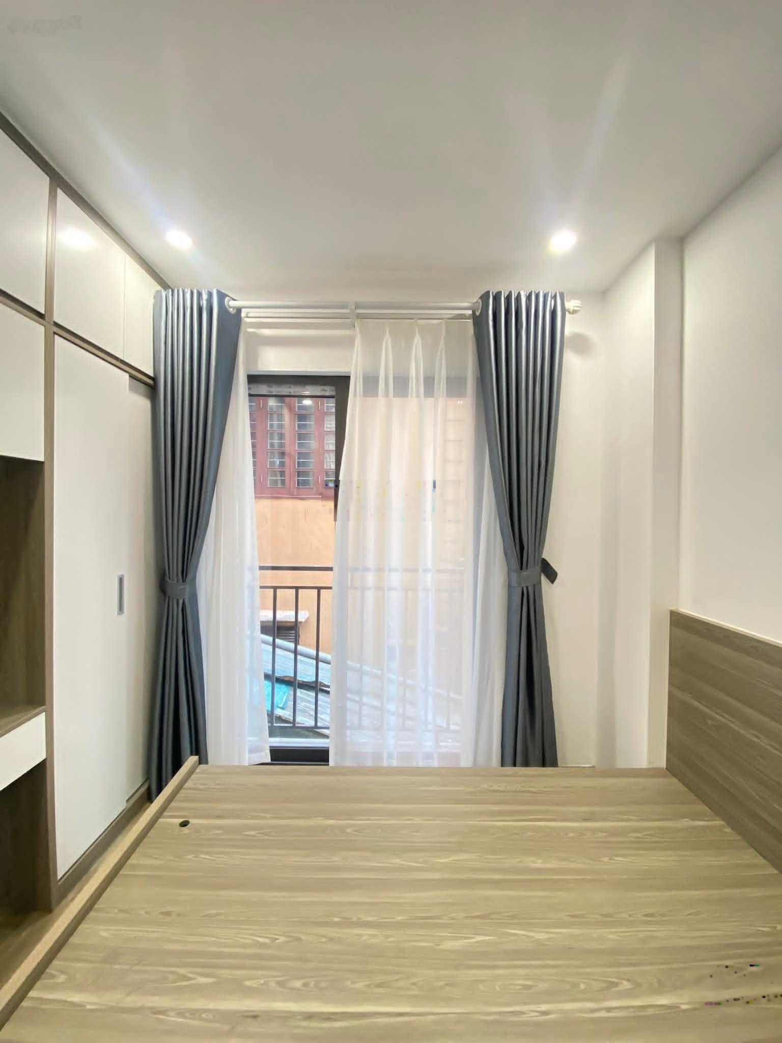 Trung tâm ba đình- phố đội cấn sầm uất- nhà mới đẹp - ngõ thông- ôtô đỗ trong sân chung rộng rãi