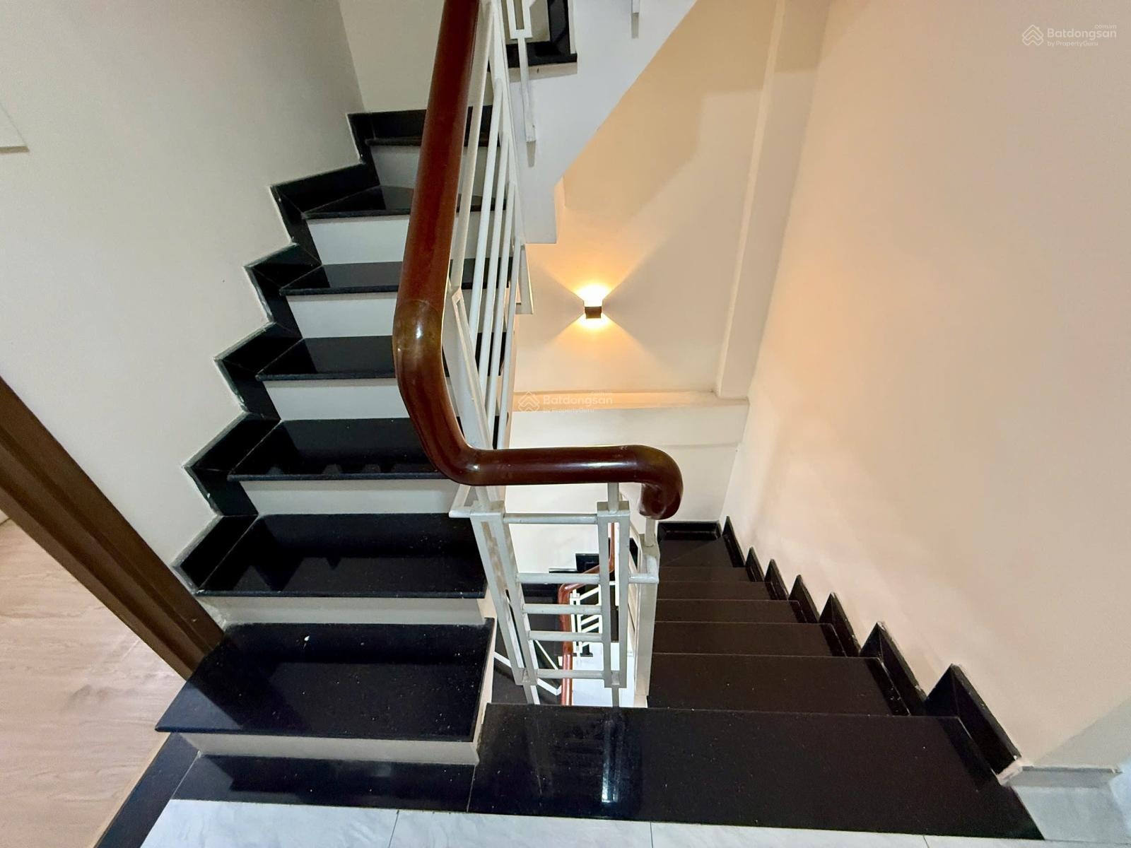 Chính Chủ Cho Thuê Nhà Hẻm 387 Lạc Long Quân Q.11 KDC An Ninh 3T 2pn 2wc Giá 10tr NT 0901970599 N