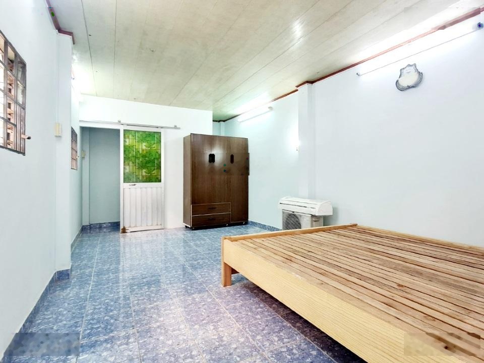 Cần cho thuê nhà nguyên căn 2 lầu 2 PN hẻm đường 3/2, Q10