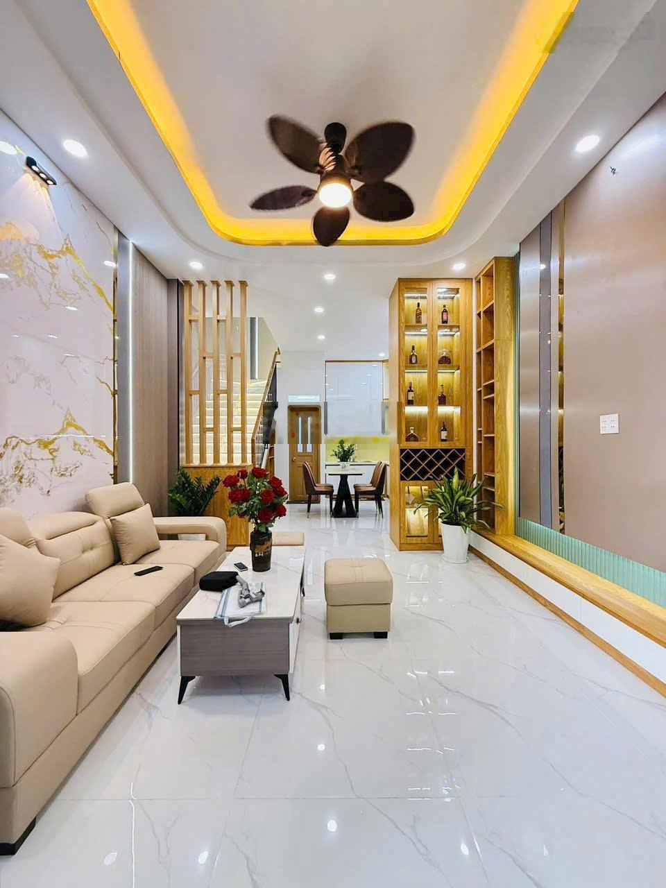 Nhà 42m² Hoàng Hoa Thám, hẻm xe hơi, 4PN, full tiện ích trung tâm giá 1,7 tỷ. Gần chợ cây quéo