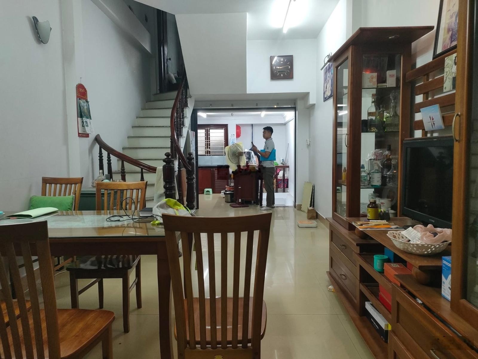 Bán gấp nhà chính chủ phố ngọc hà 45m 6 tầng oto vào nhà kinh doanh giá hơn 18 tỷ lh 0972472697