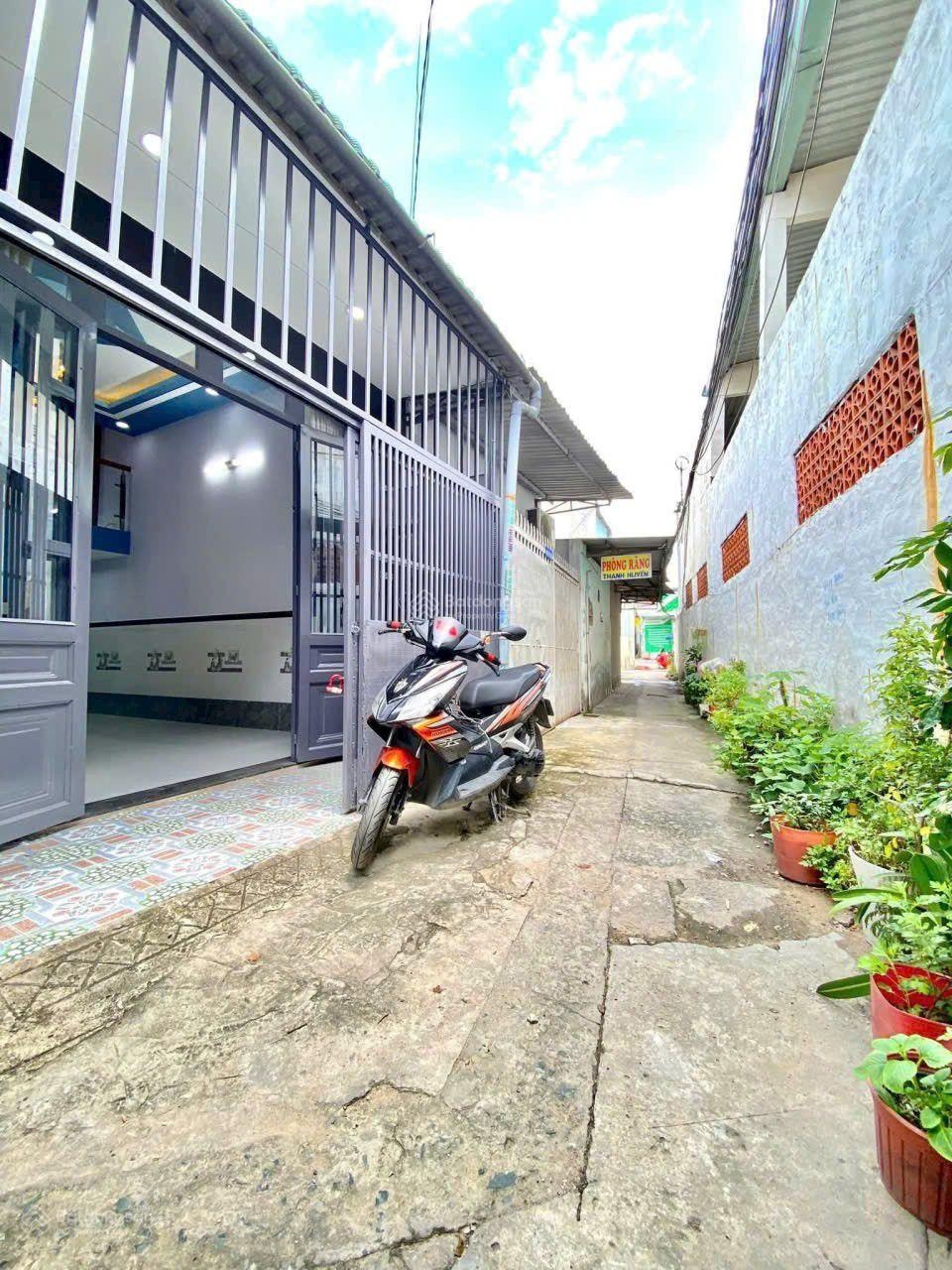 Nhà giá rẻ hiếm gần chợ thới tứ thới tam thôn, hóc môn - giá 1 tỷ 750 sổ hồng chung 2 căn