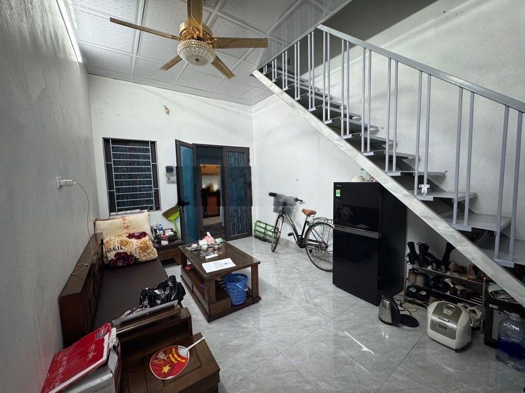 Bán nhà NGÔ GIA TỰ 30m, 2 TẦNG 3,3 TỶ: Giá rẻ, nhà mặt đất sổ chính chủ, gần ô tô đỗ, tiện ích đủ