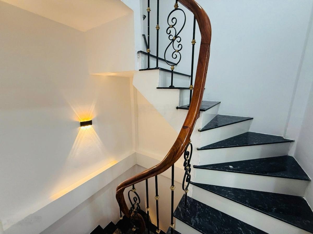 Chính chủ bán nhà đê la thành - 5 tầng - 29m2 - trung tâm ba đình - sổ đẹp - pháp lý chuẩn