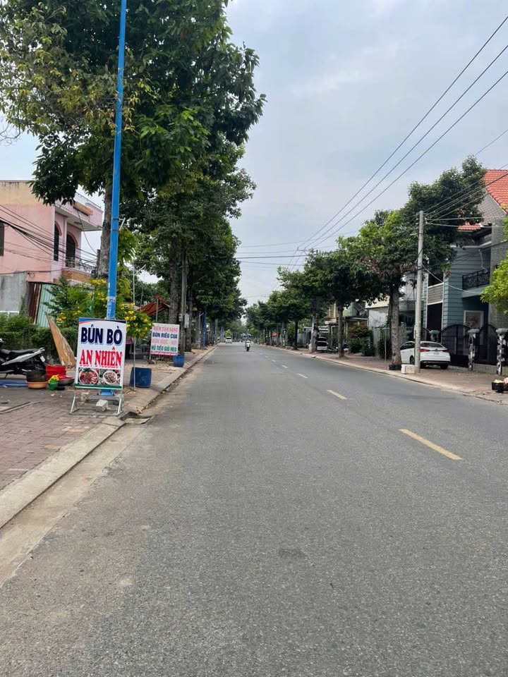 Bán nhà xưởng mới xây dựng, tọa lạc tại vị trí trung tâm Long Điền, mặt tiền đường lớn Phạm Hữu Chí