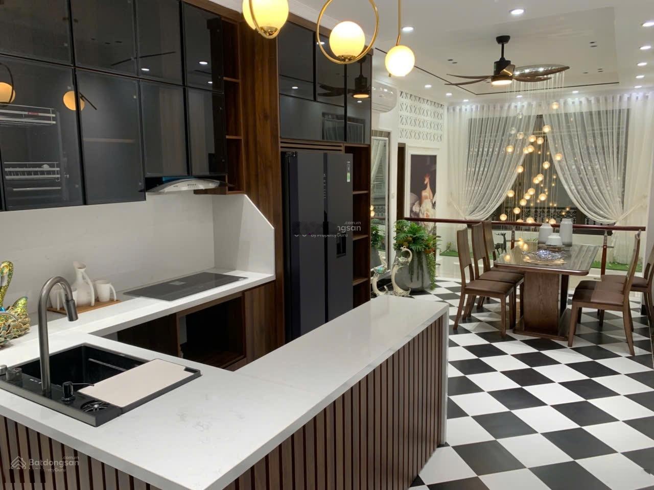 Nhà khu VIP Ngọc Khánh Ba Đình,55M x 6T thang máy, ngõ thông, hàng xóm Vinhomes Giảng Võ,chỉ 18tỷ