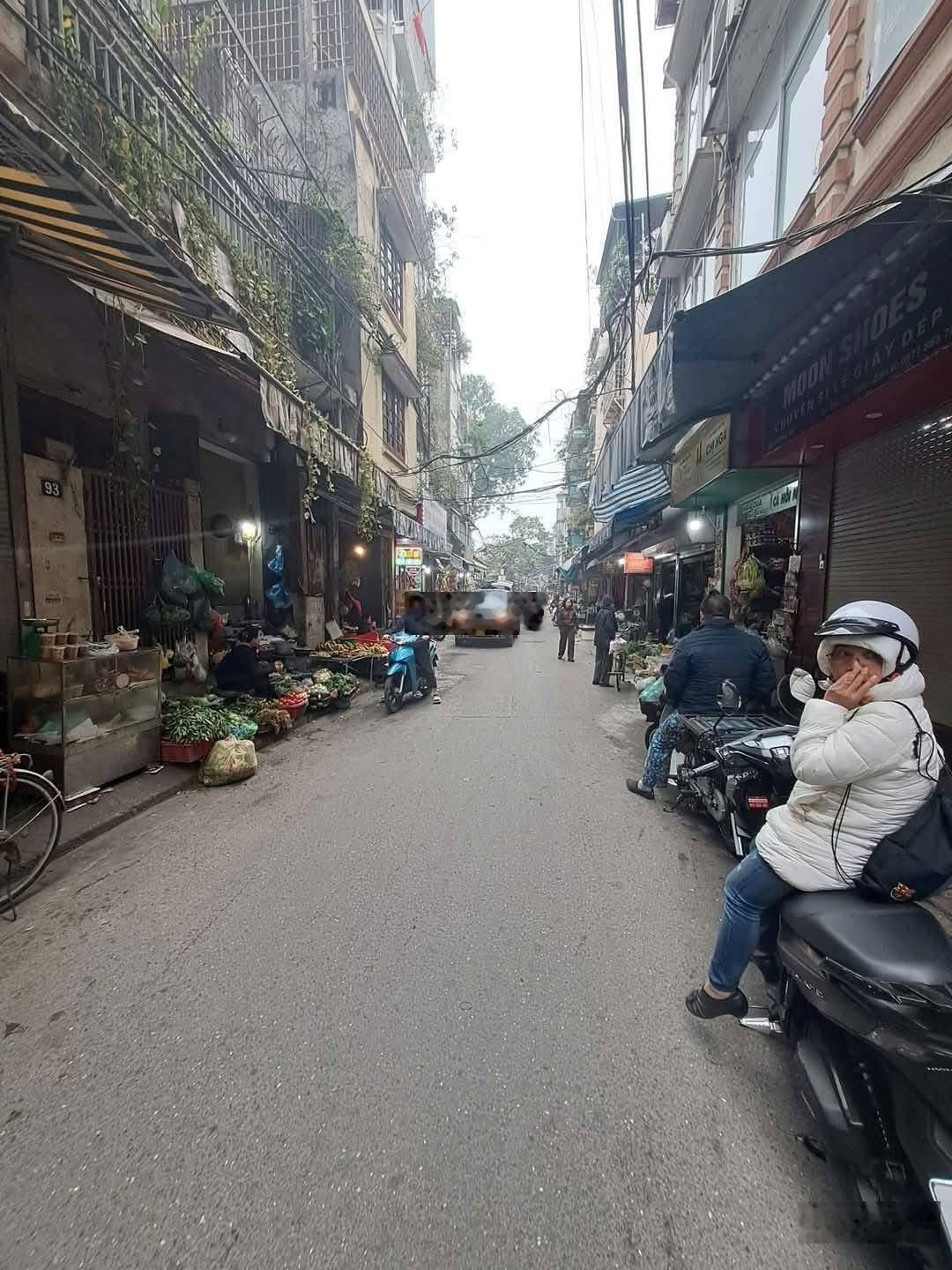 Bán đất tặng nhà 2 tầng mặt phố Phúc Xá, Ba Đình diện tích: 59.5m2 giá: 16.9 tỷ