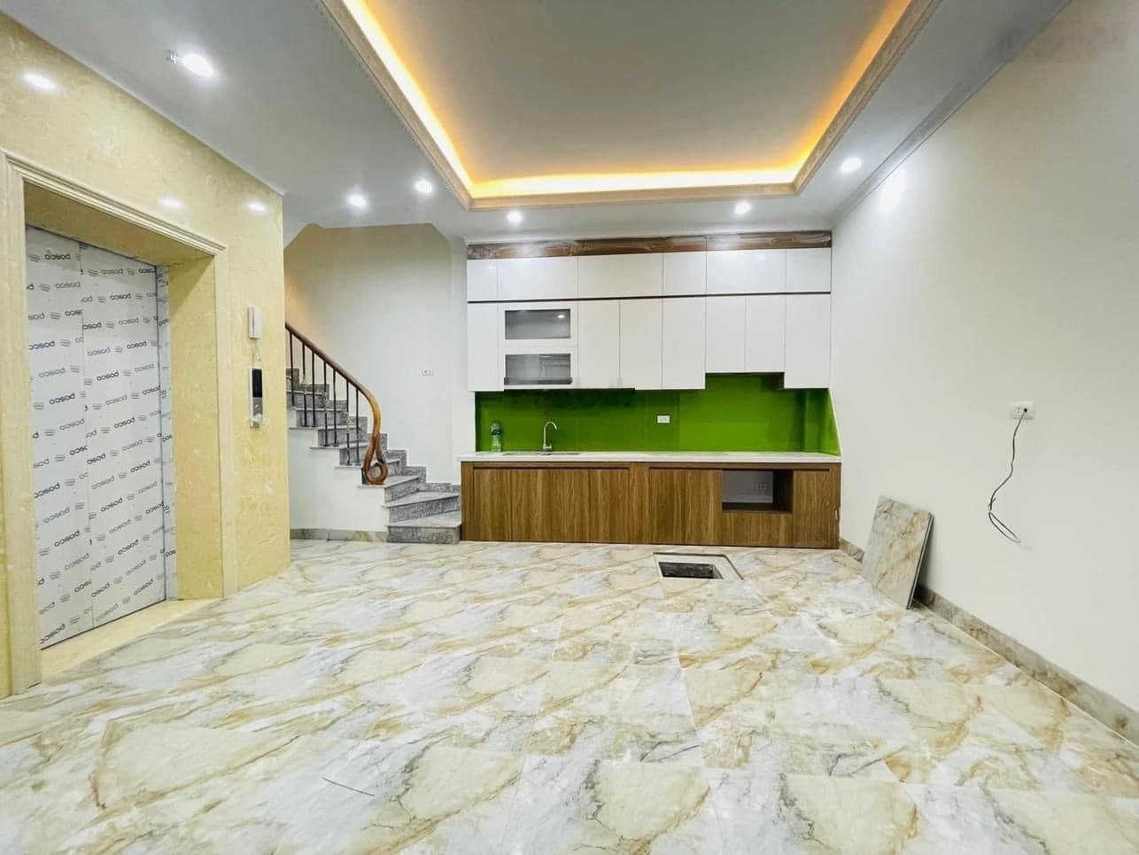 Bán nhà 6 tầng thang máy phố Hoàng Hoa Thám, Vĩnh Phúc, ngõ nông, trước nhà SH quay đầu, chỉ 9 tỷ