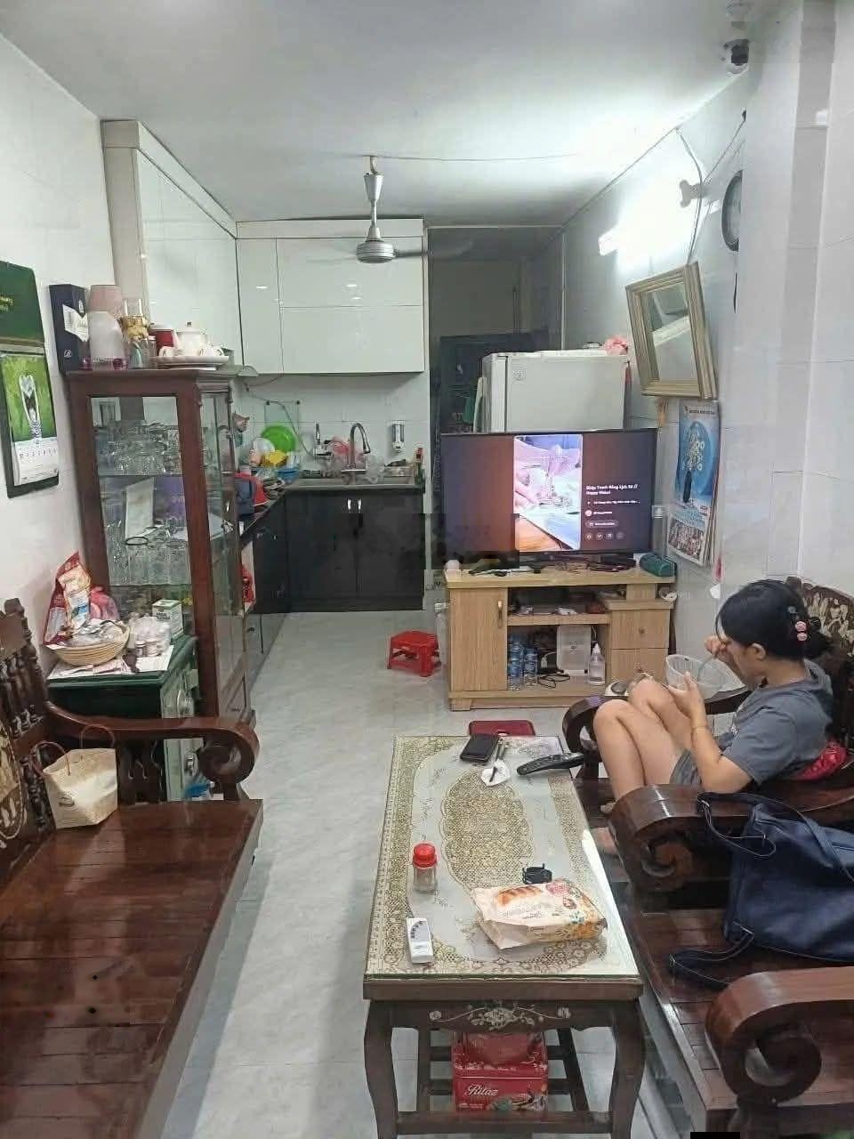 Cách mặt phố Cửa Bắc 20m gần trường Phan Đình Phùng, trục ngoại giao hành chính Ba Đình. Dt 62m