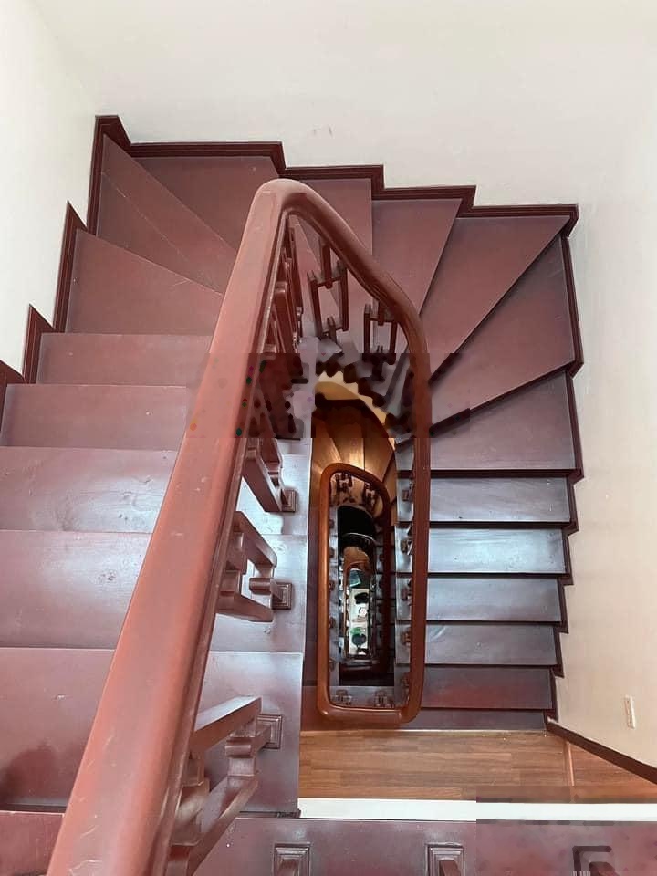 Bán nhà phố Vĩnh Phúc, ngõ thông, cách phố 30m, trước nhà 2,5m, không lỗi, không quy hoạch