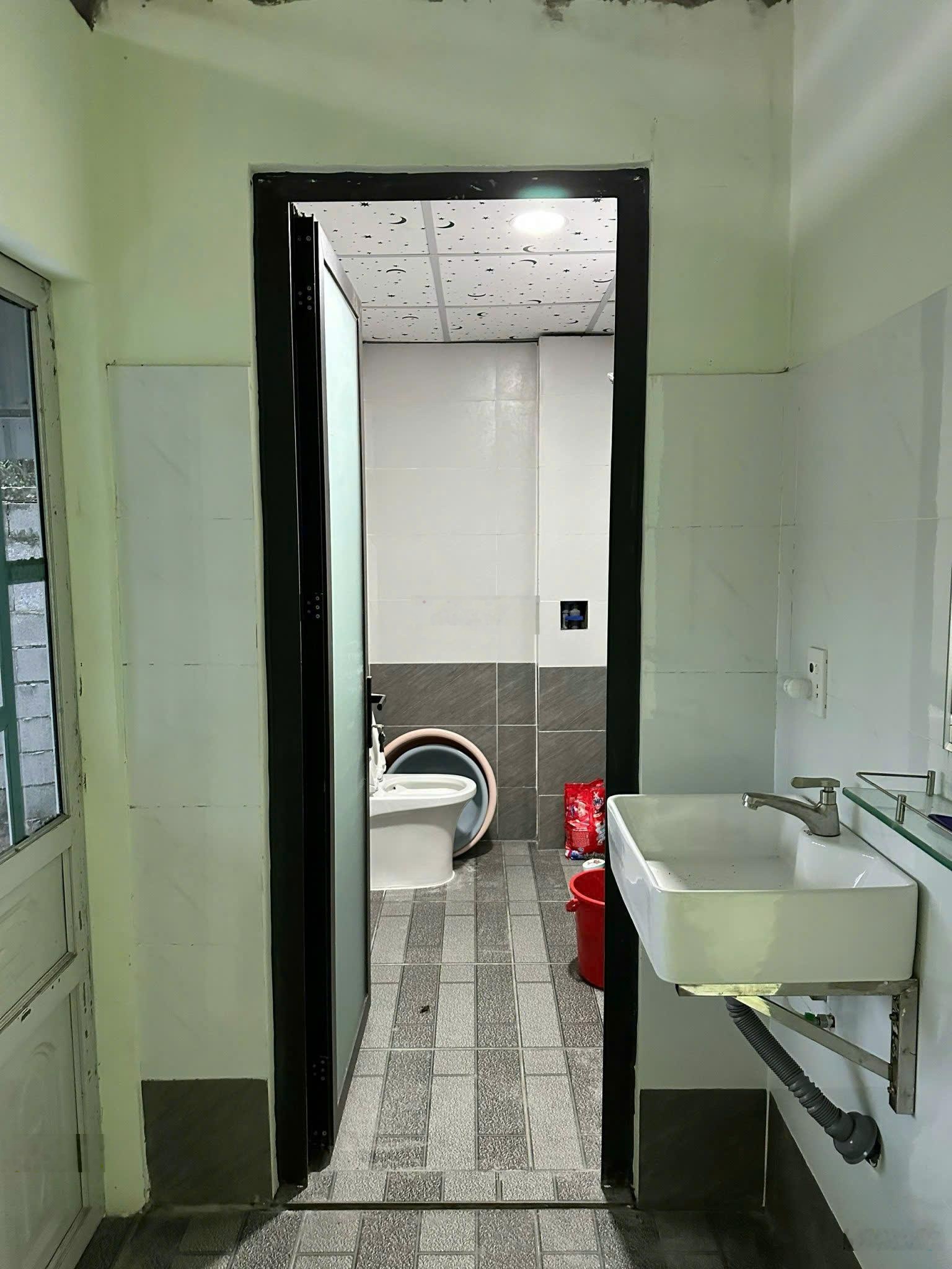 bán gấp căn nhà giấy tay ngay khu đông tăng long diện tích nhà 80m2 giá 1,6 tỷ