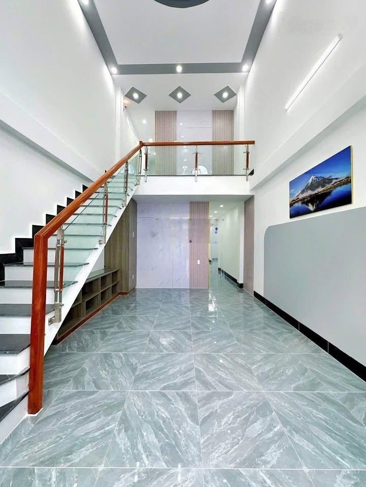 Dọn vào ở ngay, Nhà đẹp mới xây, HXH, SHR, Tỉnh Lộ 10, Chỉ 1 tỷ 750 còn bớt lộc