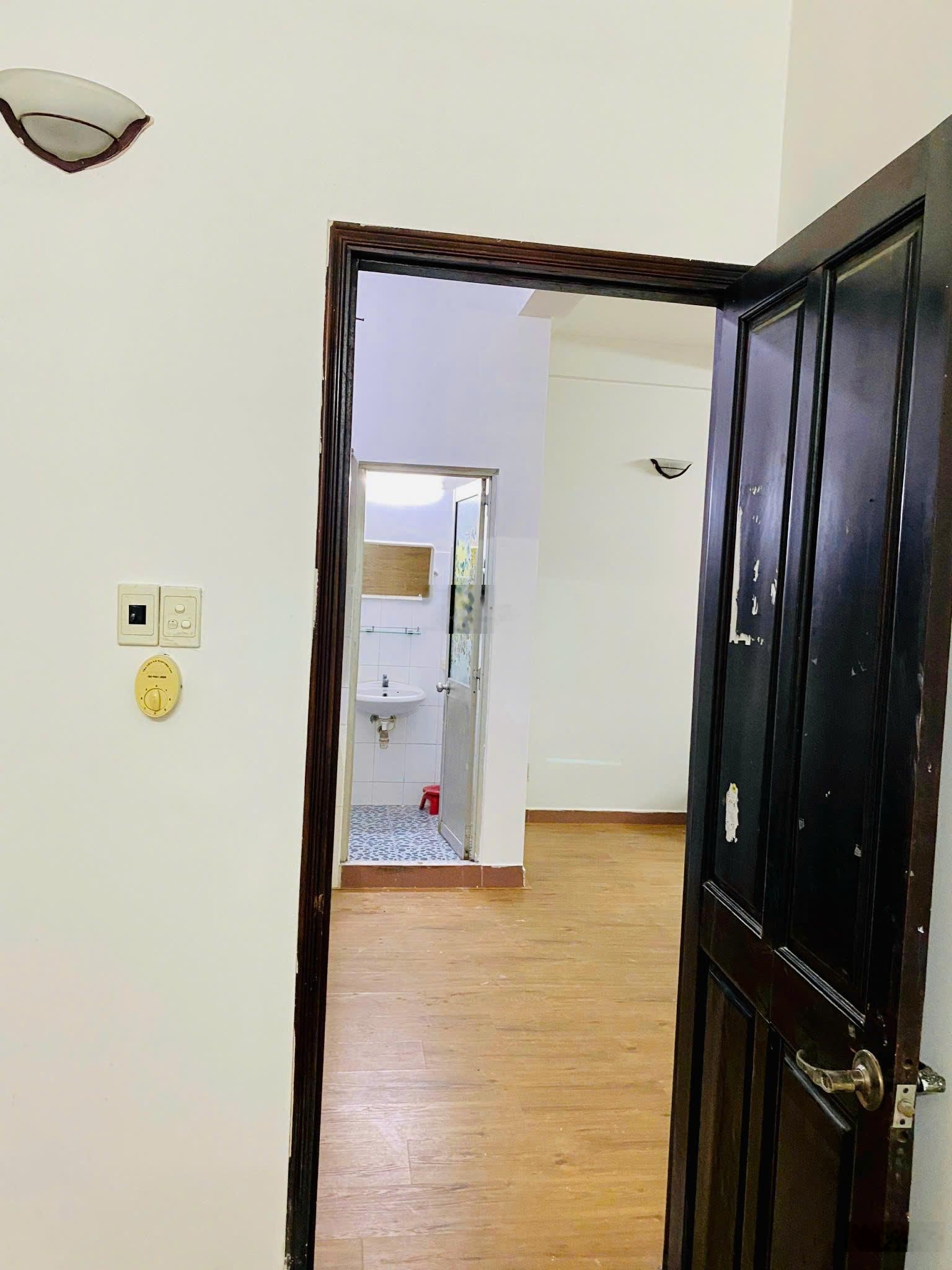 Chính chủ cho thuê căn hộ CC Him Lam Ba Tơ, P7, Quận 8, TPHCM. DT: 70m2, 2PN, lót sàn gỗ full