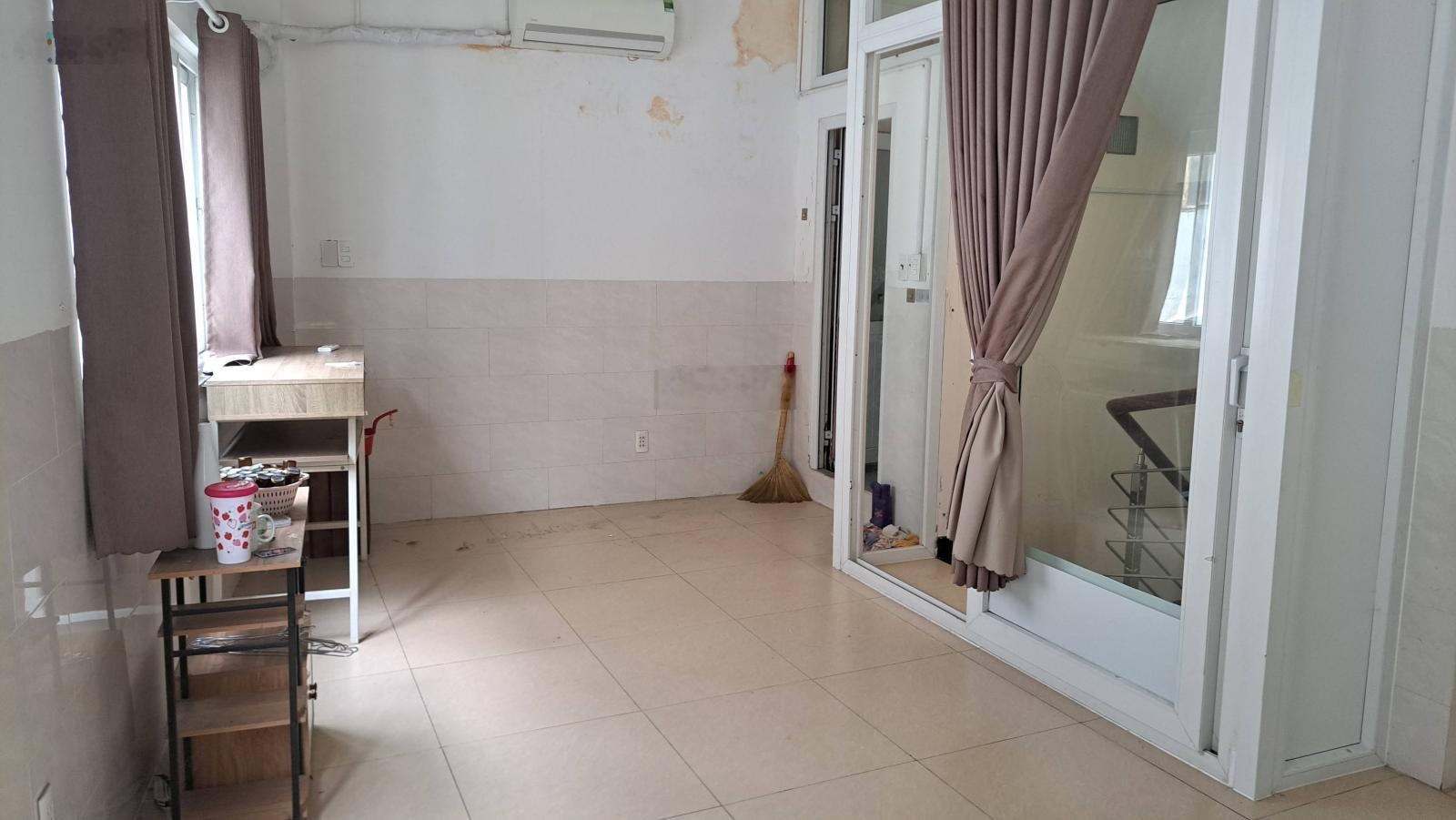 Hiếm ngay trung tâm q10 - cách 10m ra mt đường ba tháng hai - 4 tầng - 4pn