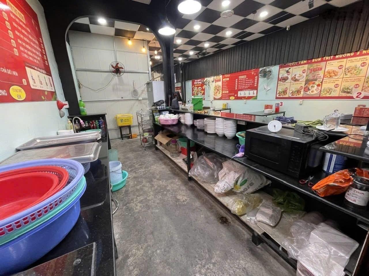 Chính chủ bán gấp căn đang kinh doanh tiệm cơm cho thuê 25 triệu/tháng 204m2