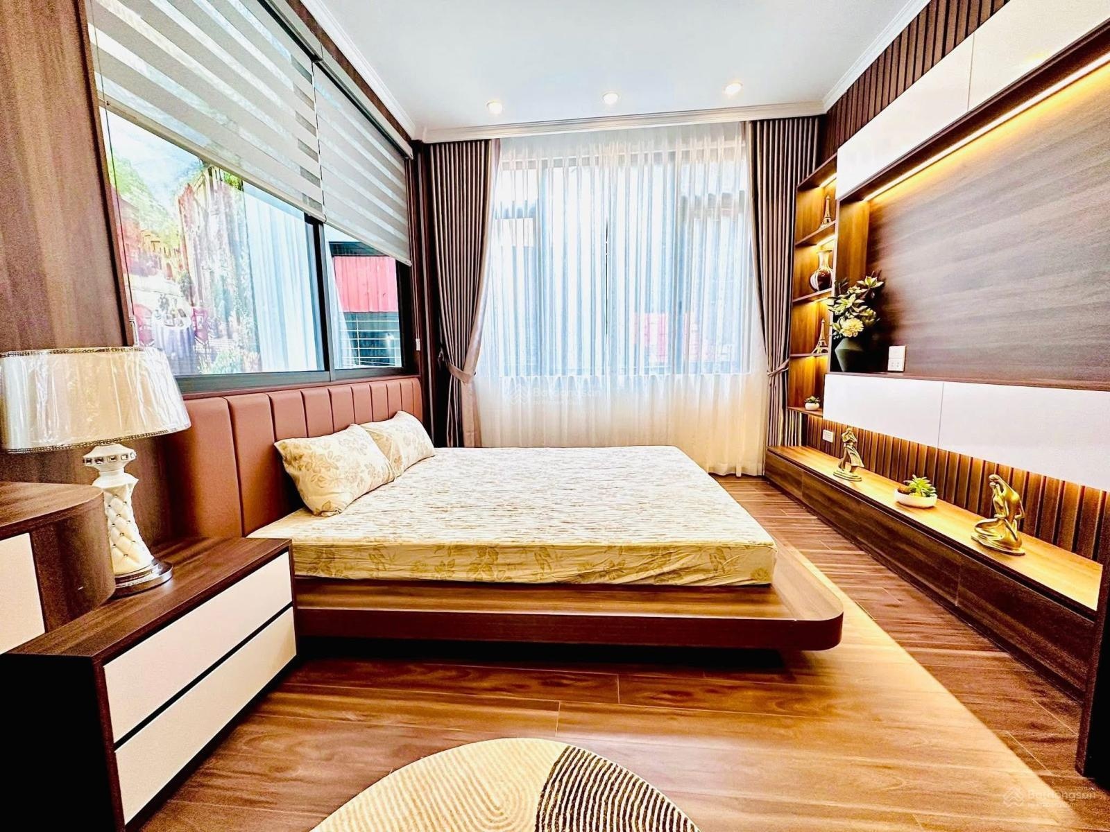 Phố giảng võ cực hiếm - thiết kế như ks 5* 6 tầng thang máy* dt 55m2, 4,6m mặt tiền. giá chỉ 18 tỷ