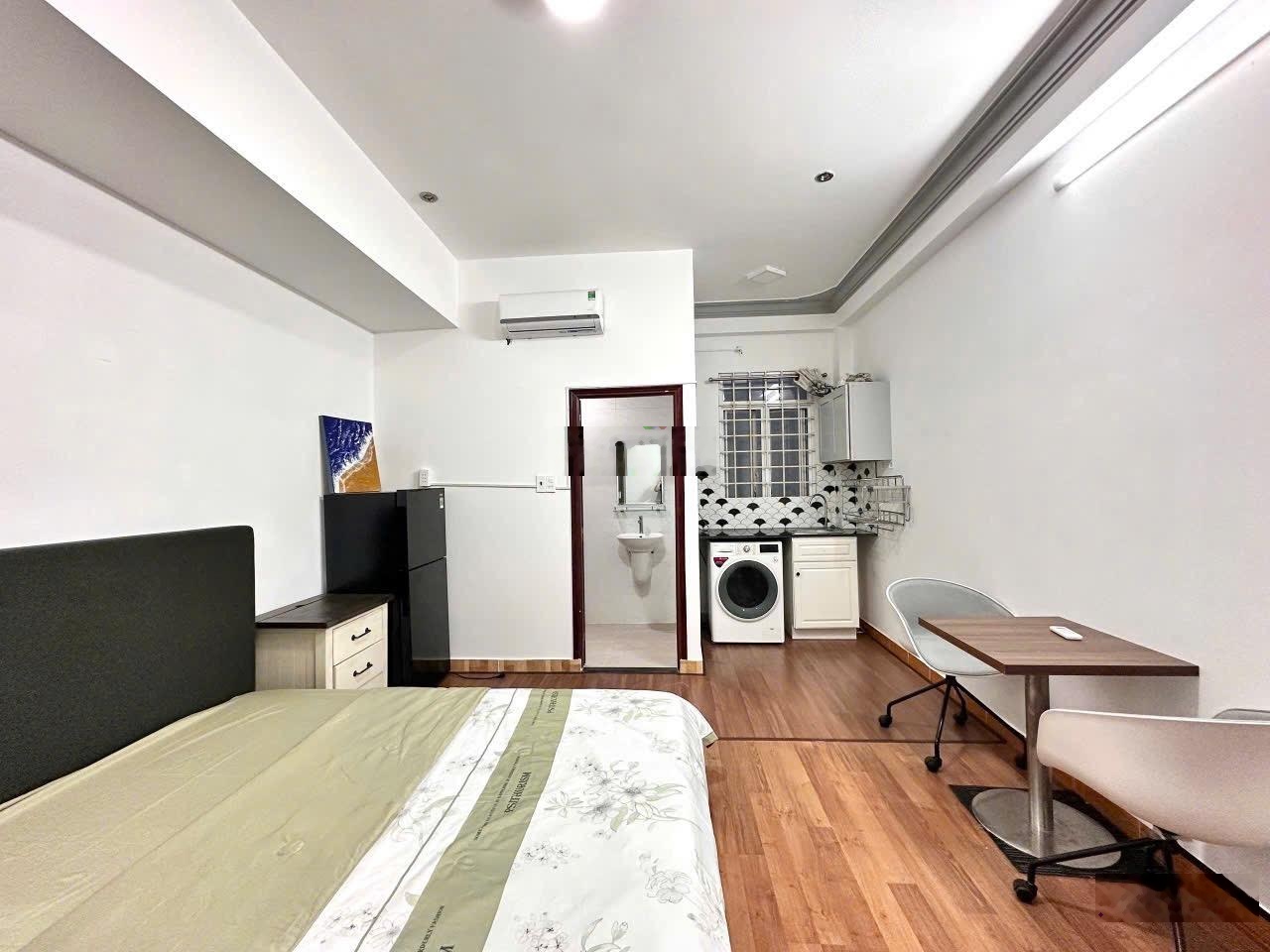 Phòng 25m2 cửa sổ thoáng - ánh sáng tự nhiên ngay khu Đào Duy Anh gần sân bay giáp Tân Bình