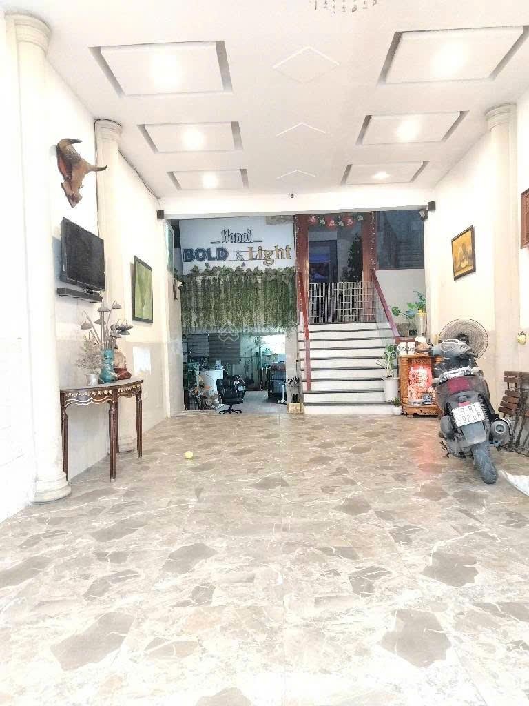 Mặt phố ba đình - đi bộ hồ tây - tòa nhà 8 tầng - vỉa hè kinh doanh - giá đầu tư.