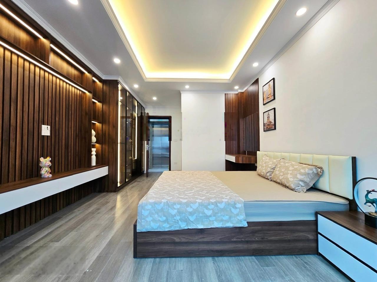 Bán nhà Giang Văn Minh,50m2 x 5 tầng,MT 5,5m,nhà mới full nội thất,10m ra ngõ ô tô tránh,hơn 12 tỷ