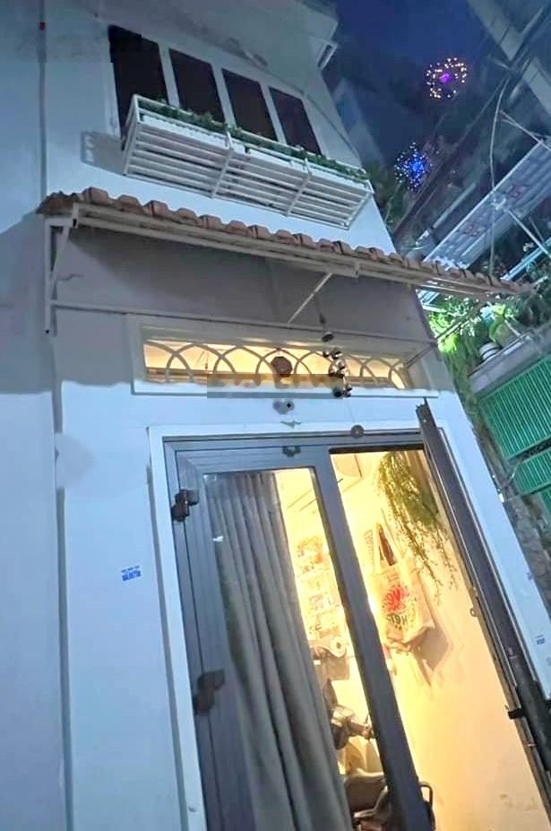 Chỉ 2.5 Tỷ - Căn góc nhỏ xinh 2 tầng HXH Huỳnh Văn Bánh 2.4x6m - Nở Hậu