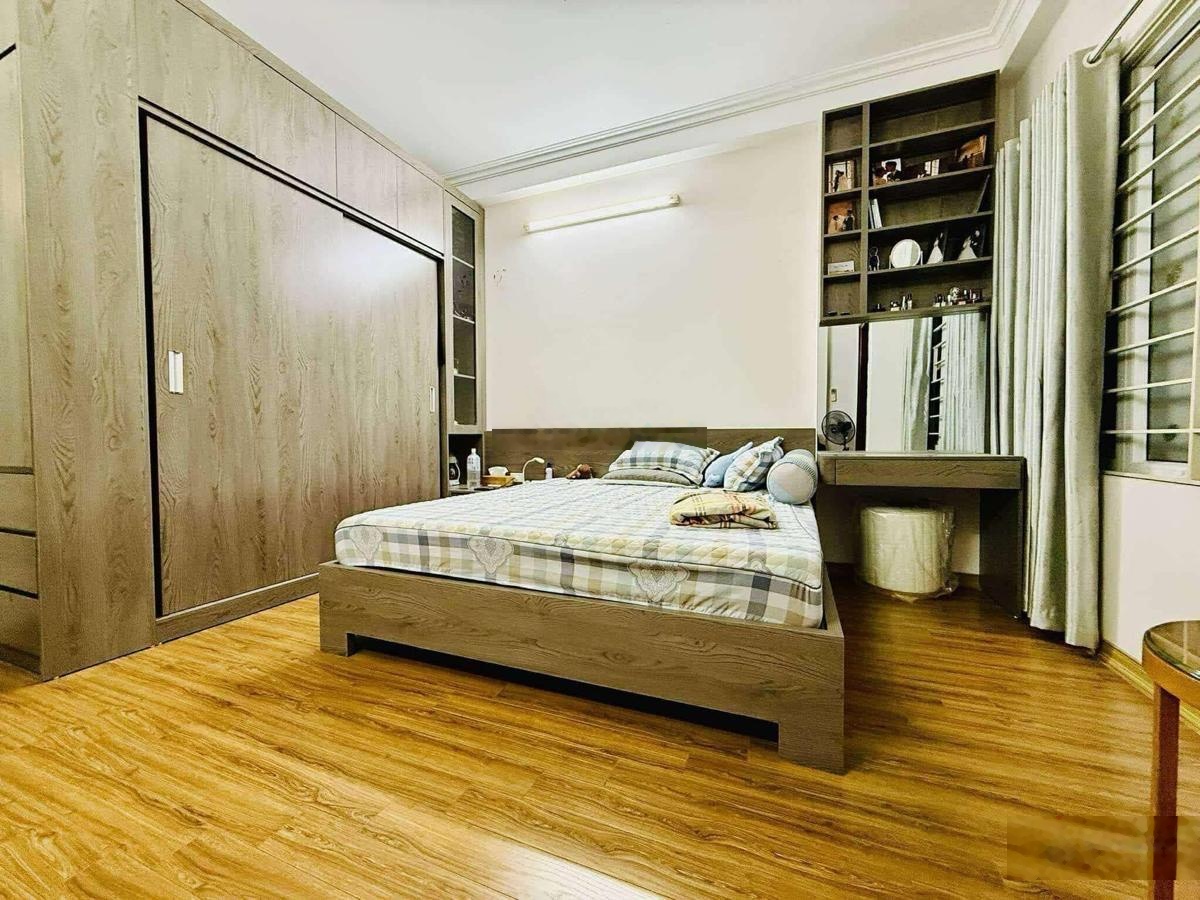 bán nhà Hoàng Hoa Thám,Ba Đình,38m2 x 5 tầng,nhà mới,thang máy,full nội thất,10m ra ngõ oto,