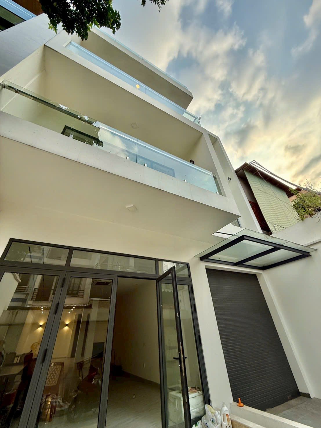 Biệt thự 4 tầng thang máy Nguyễn Chí Thanh, Quận 5 - Sang trọng, đẳng cấp