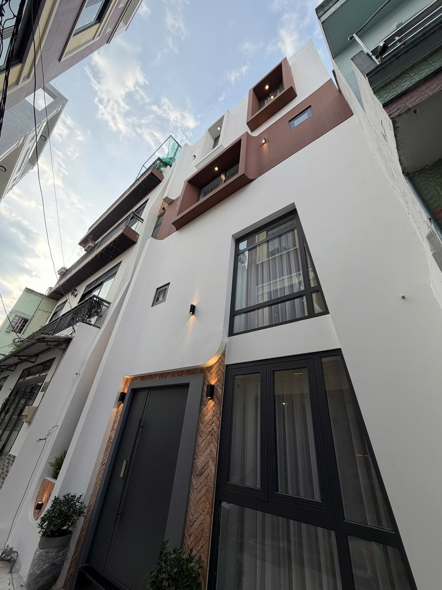 Nhà xây mới 3 lầu, 3 phòng ngủ, full nội thất, gần chợ An Nhơn, Gò Vấp