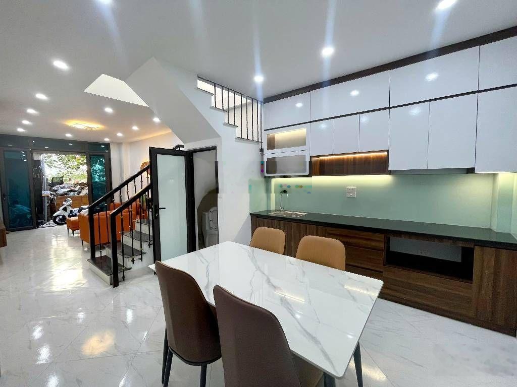 Siêu phẩm nhà 2 tầng 35m2 xây mới ô tô đỗ cửa ngõ rộng, thông. TT Quận Hoàng Mai giá rẻ bất ngờ