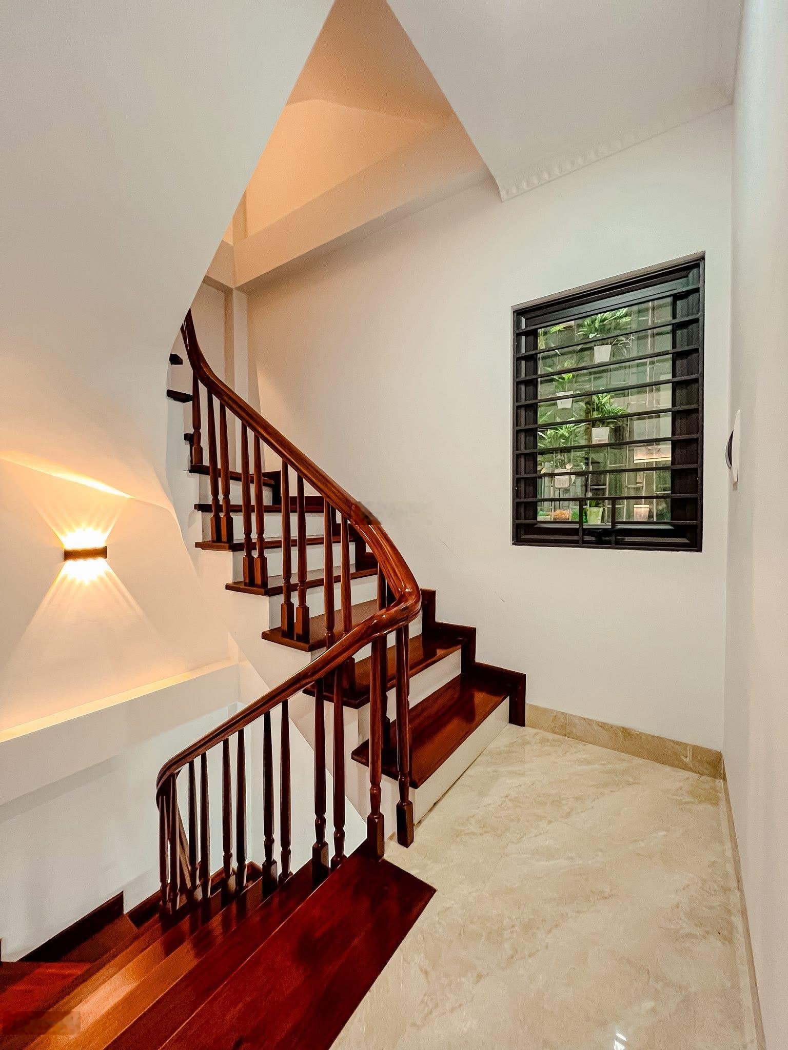 Đội Cấn ngõ nông, 1p ô tô phi, kinh doanh, thang máy, 2 thoáng trước sau, xây mới, ở ngay, 45m2*5T