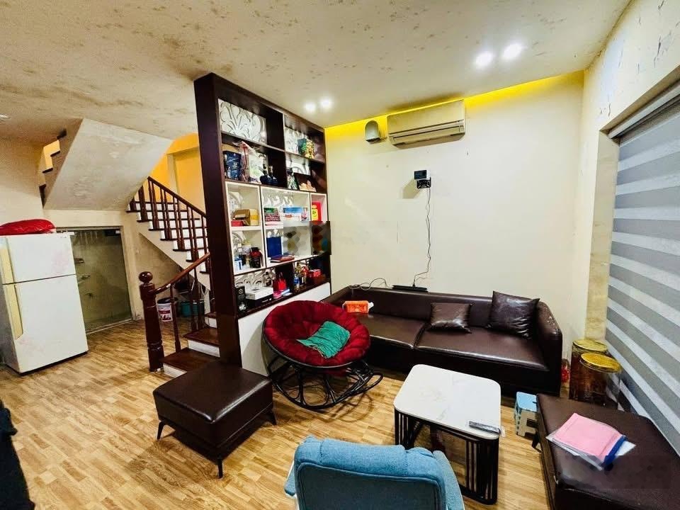 HOT!!! Bán nhà Đội Cấn, gần oto, ngõ bagac tránh. 2 thoáng trước sau, dân xây KCBT 42m*4T tặng NT