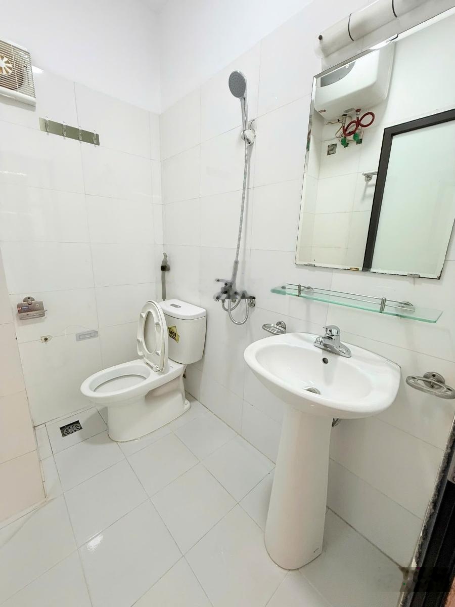 Chưa tới 50m ra ô tô, nhà dân xây Đội Cấn, full NT ở ngay đón tết, 46m, 5t, 4pn, ngõ thông, ko QH