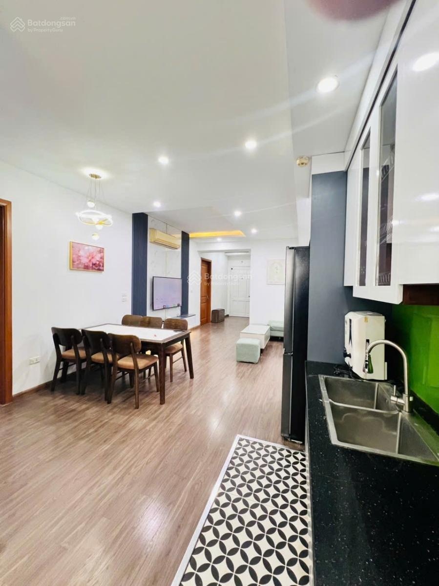 Một nhà ra mặt phố oto tránh,ngõ thông nhà đẹp full NT, sổ vuông đẹp,DT 25m5Tmt4.2m giá 7,3 tỷ