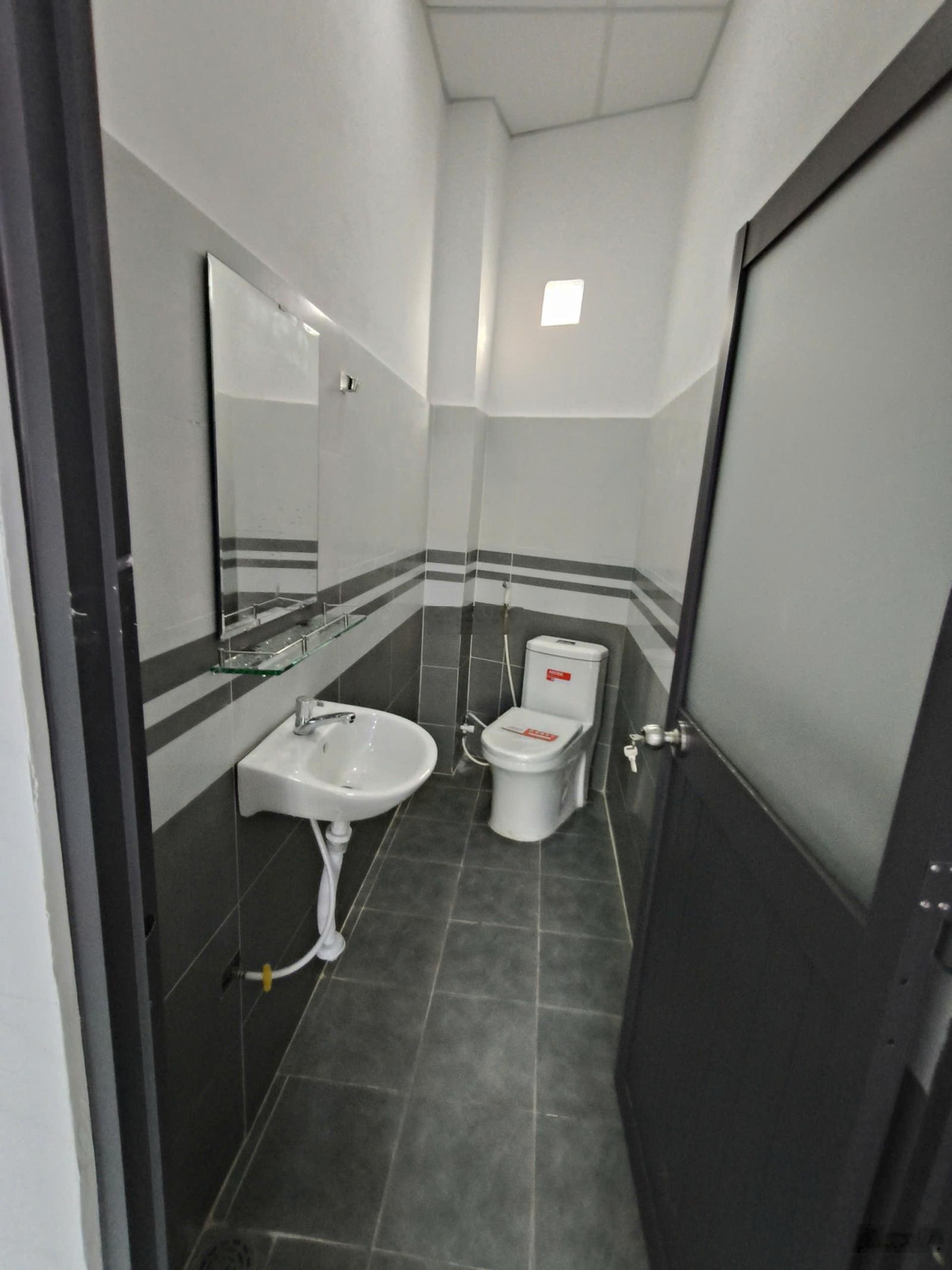 Nhà sổ riêng Hóc Môn mới xây chính chủ cần bán giá chỉ 949tr