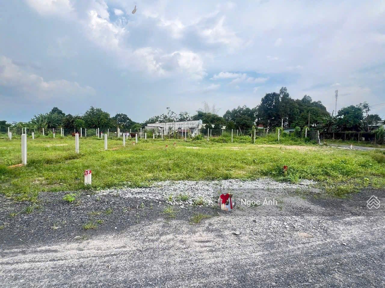 Bán nhanh lô đất thổ 101m2 ở Phước Vĩnh An, Củ Chi, sổ riêng, dân cư đông, giá 600tr