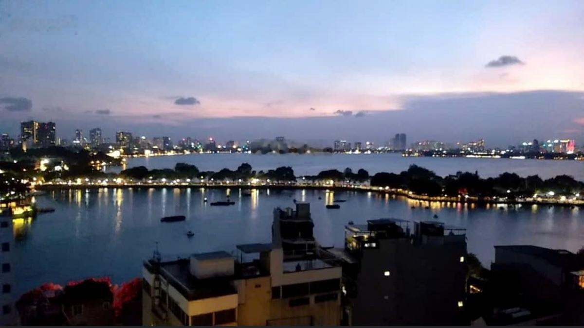 Có 102 nhà 2 mặt phố trúc bạch, ba đình 70m2x5.2m mặt tiền