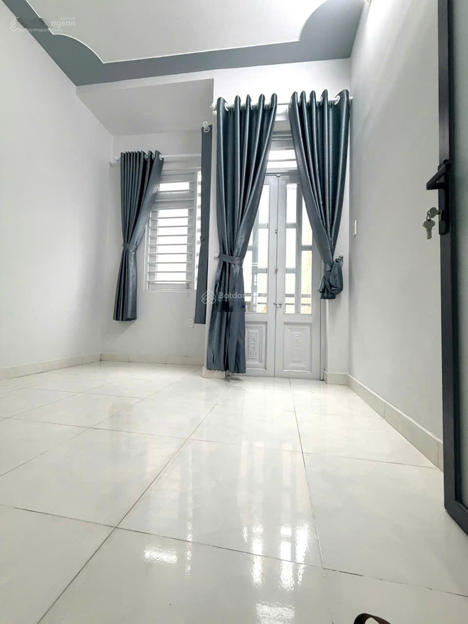 Nhà 2 lầu trương thị hoa sổ hồng chung