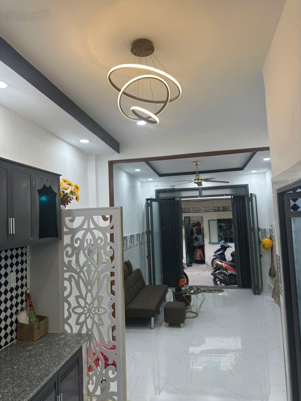 Cho thuê nhà mới nguyên căn 1 trệt 1 lầu hẻm xe hơi cao lỗ p4, q8 sài gòn