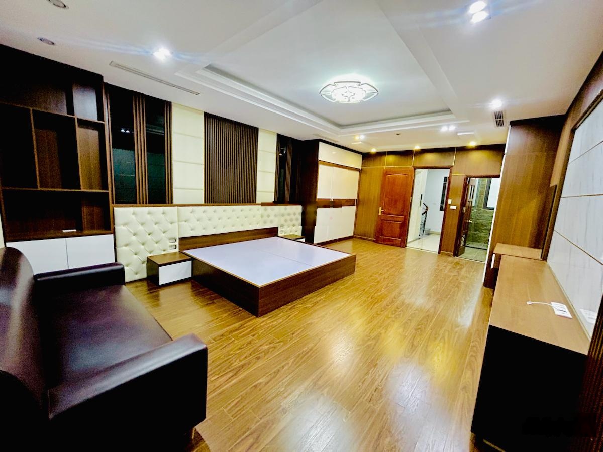 Phân lô bàn cờ mới tinh full NT xịn, ngõ thông oto đỗ cửa, view cực đẹp.Dt 61m 5T mt3,5m giá14,8ty