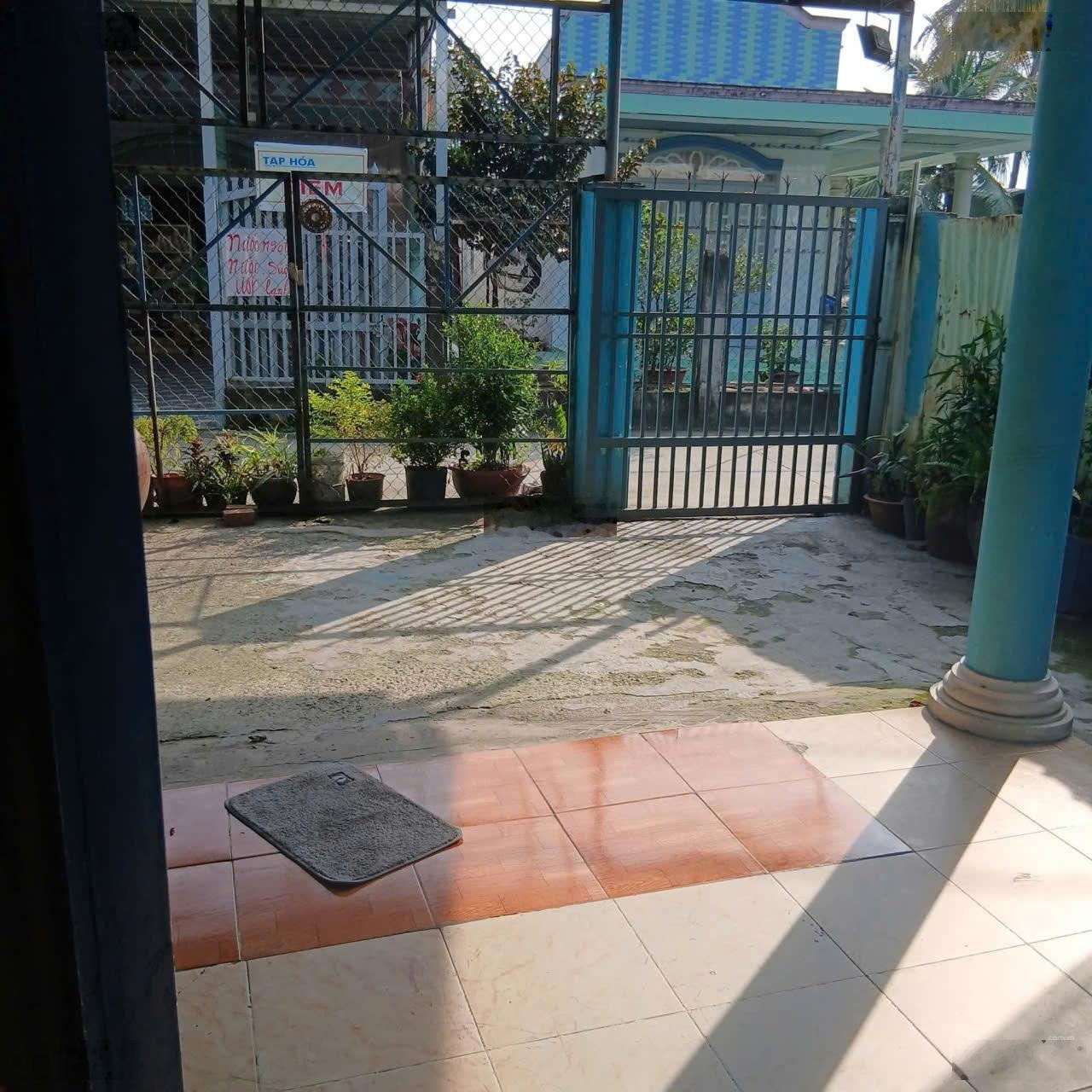 Bán nhà cấp 4 sổ riêng cầm tay