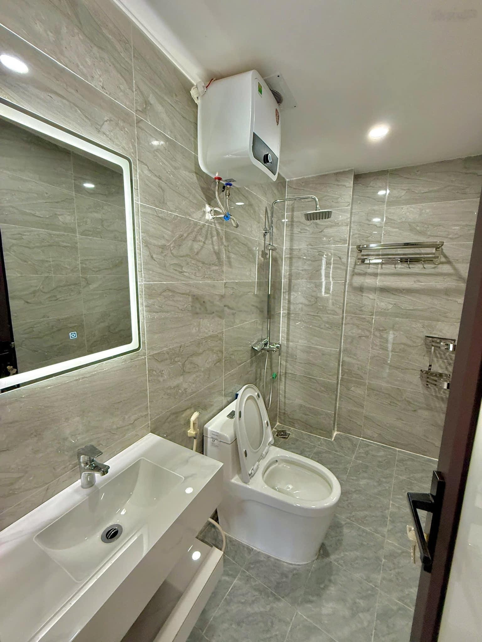 Bán nhà Liễu Giai 7 tầng thang máy kinh doanh, 70m2 ô tô tránh