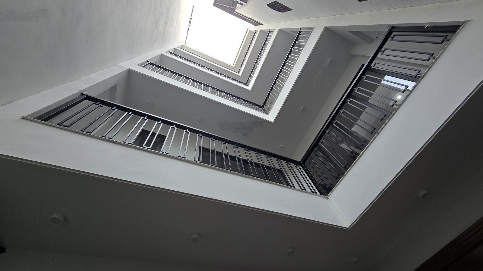 Bán tòa nhà lô góc phố nguyễn thái học, ba đình, 6 tầng thang máy, dt 88m2, mt, 5,5m, có gpxd.