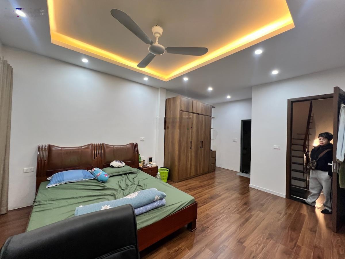 Bán nhà phố Ngọc Khánh. DT76m*4T. 2 thoáng. Ngõ nông 3 gác thông. Full nội thất ở ngay. Qh ổn định