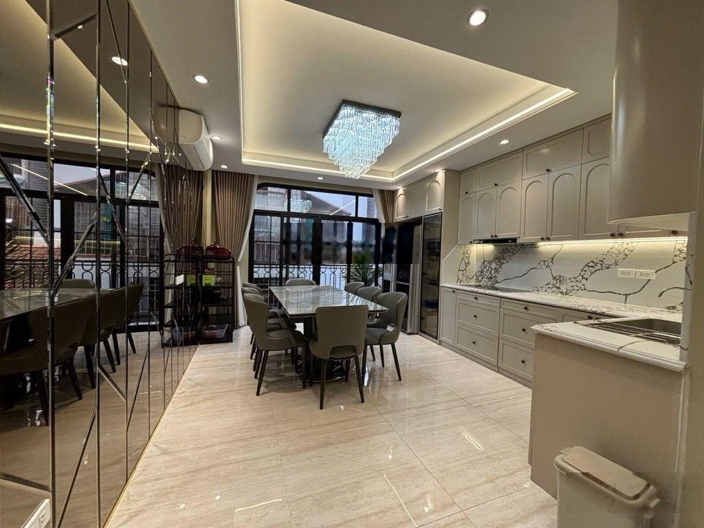 Tuyệt phẩm giữa trung tâm ba đình giáng võ, 6 tầng - giá 20 tỷ