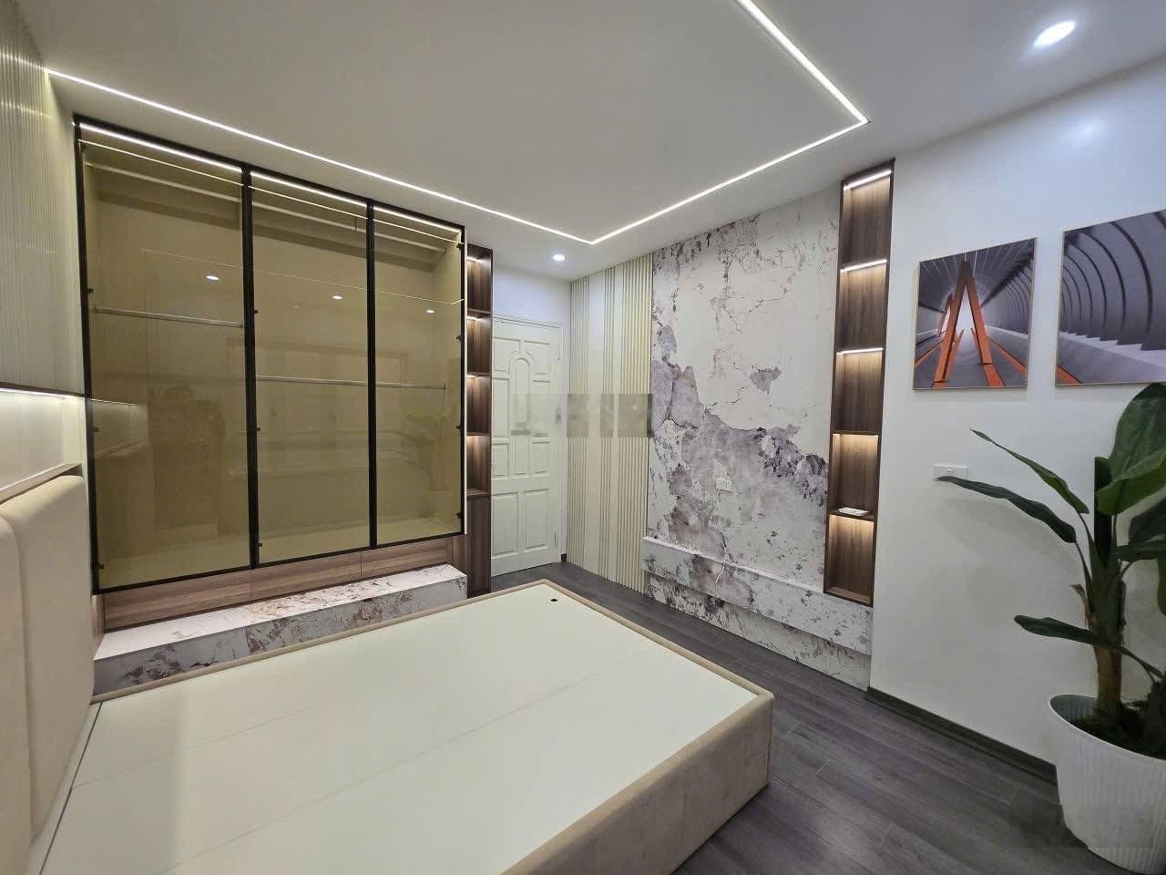 Đẹp nhất trong tầm giá, nhà mới Văn Cao, ngõ 3 gác, 20m ra ô tô, xây mới full NT, 42m2*5T