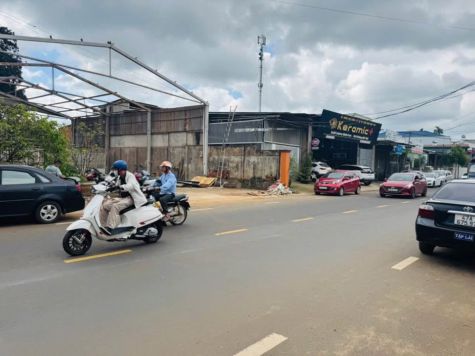 Mặt tiền kinh doanh đường Hùng Vương, Đắk Lắk, 4m x 17m, giá 4,75 tỷ