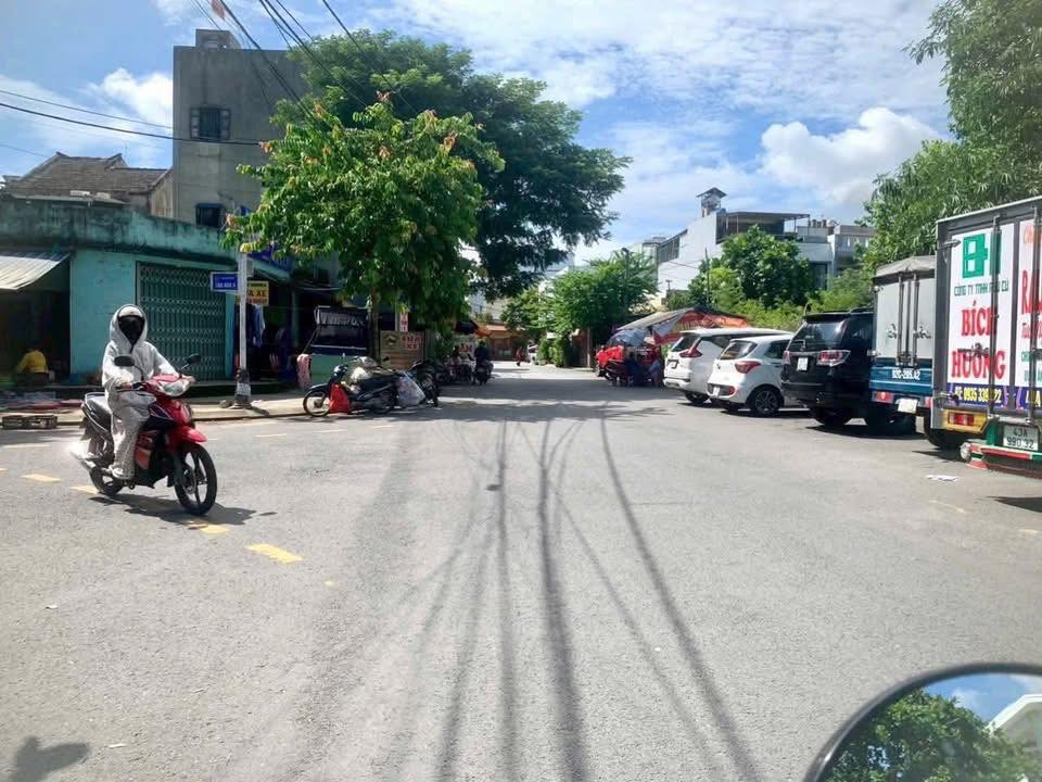 Siêu phẩm nhà 2 tầng lô góc 2 mặt tiền vừa lên sàn ngay chợ Tân An, Thanh Khê, Đà Nẵng đây ạ